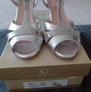 Silver dress shoe